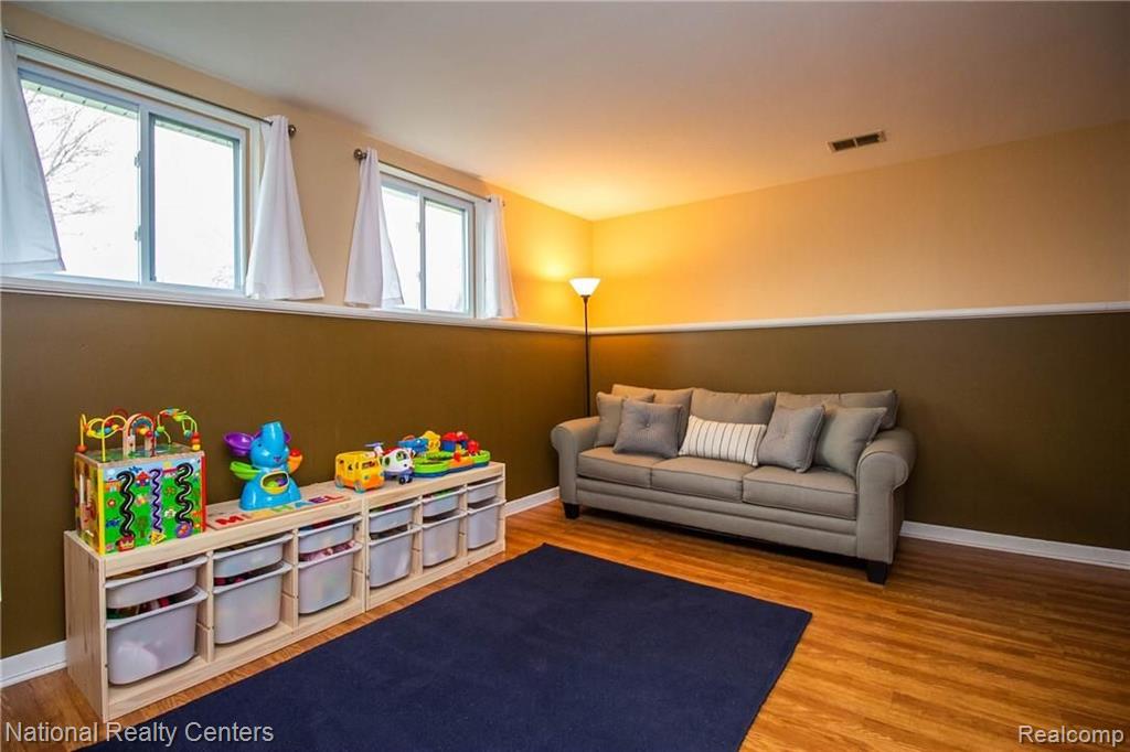 41898 Ridge Road East Novi, MI 48375 - Photo 20 of 34