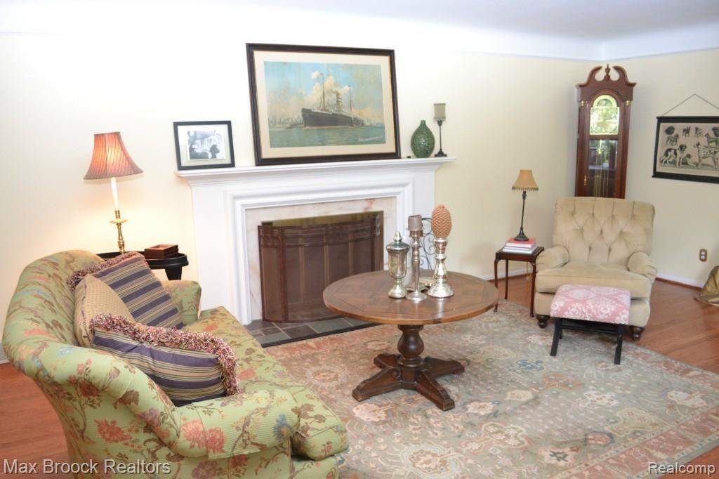 2515 Amberly Road Bloomfield Hills, MI 48301 - Photo 23 of 26 DSC_0228.jpg