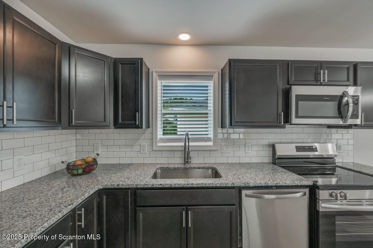 308 Hill Street Jessup, PA 18434 - Photo 8 of 32 Granite counters