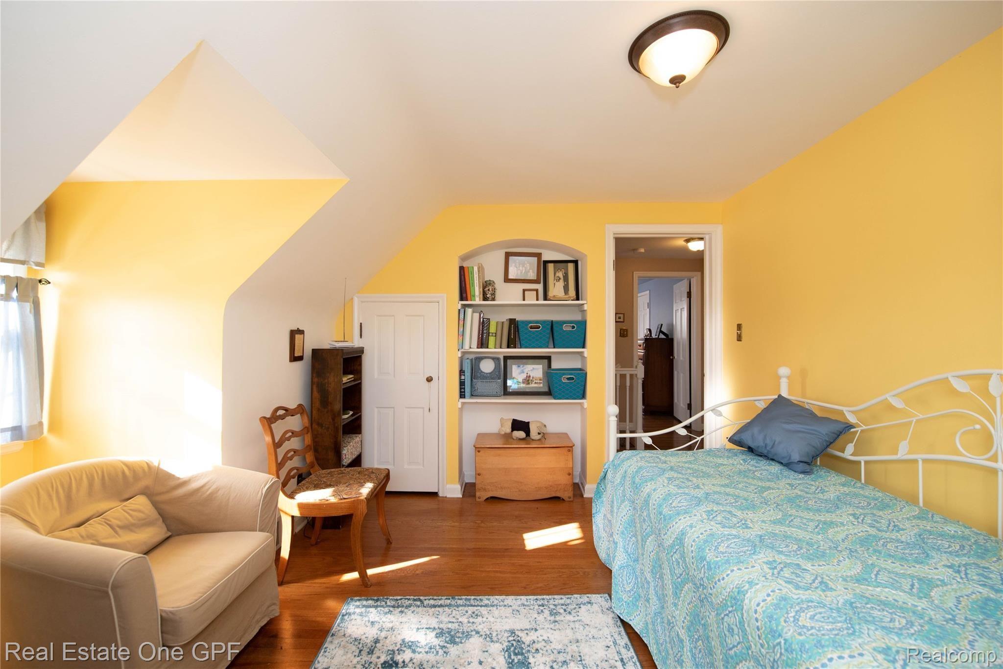 1610 Hawthorne Road Grosse Pointe, MI 48236 - Photo 25 of 32 17 Hawthorne 1610 - 51.jpg