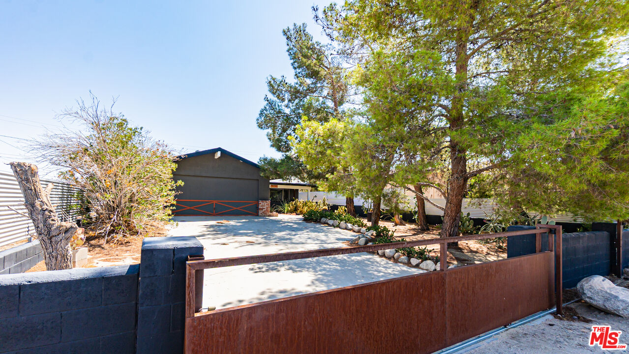 62033 Bonair Road Joshua Tree, CA 92252 - Photo 1 of 53 a view of outdoor space and yard