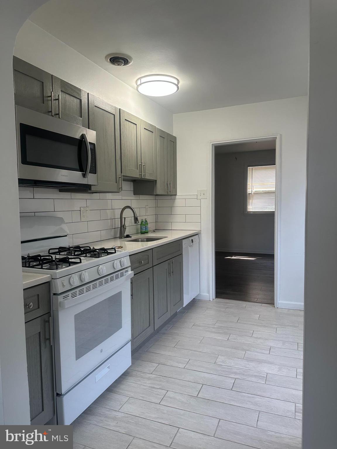 832 Fuller Street Philadelphia, PA 19111 - Photo 4 of 9