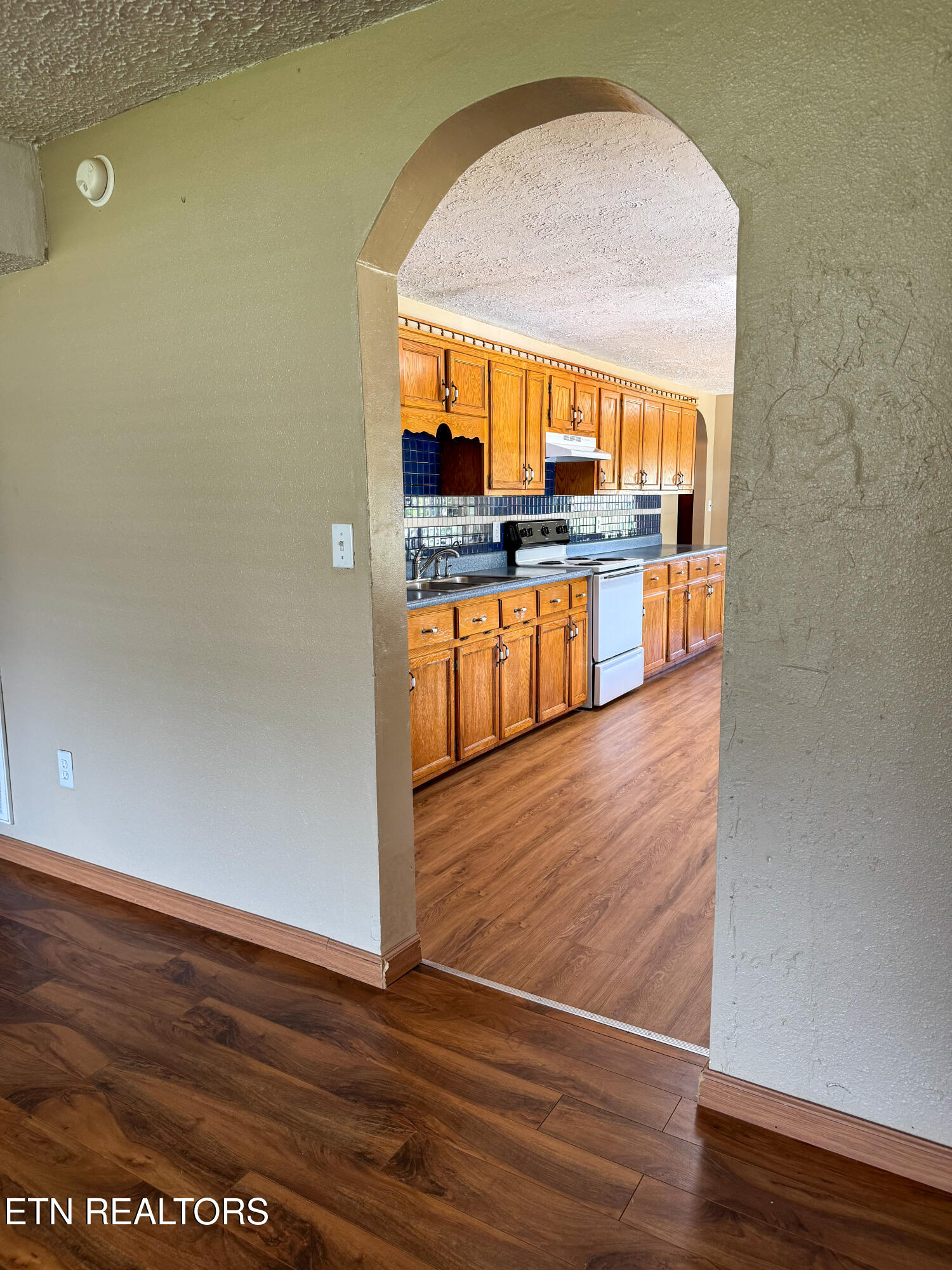 942 West 3rd Avenue Oneida, TN 37841 - Photo 11 of 32 IMG_8338