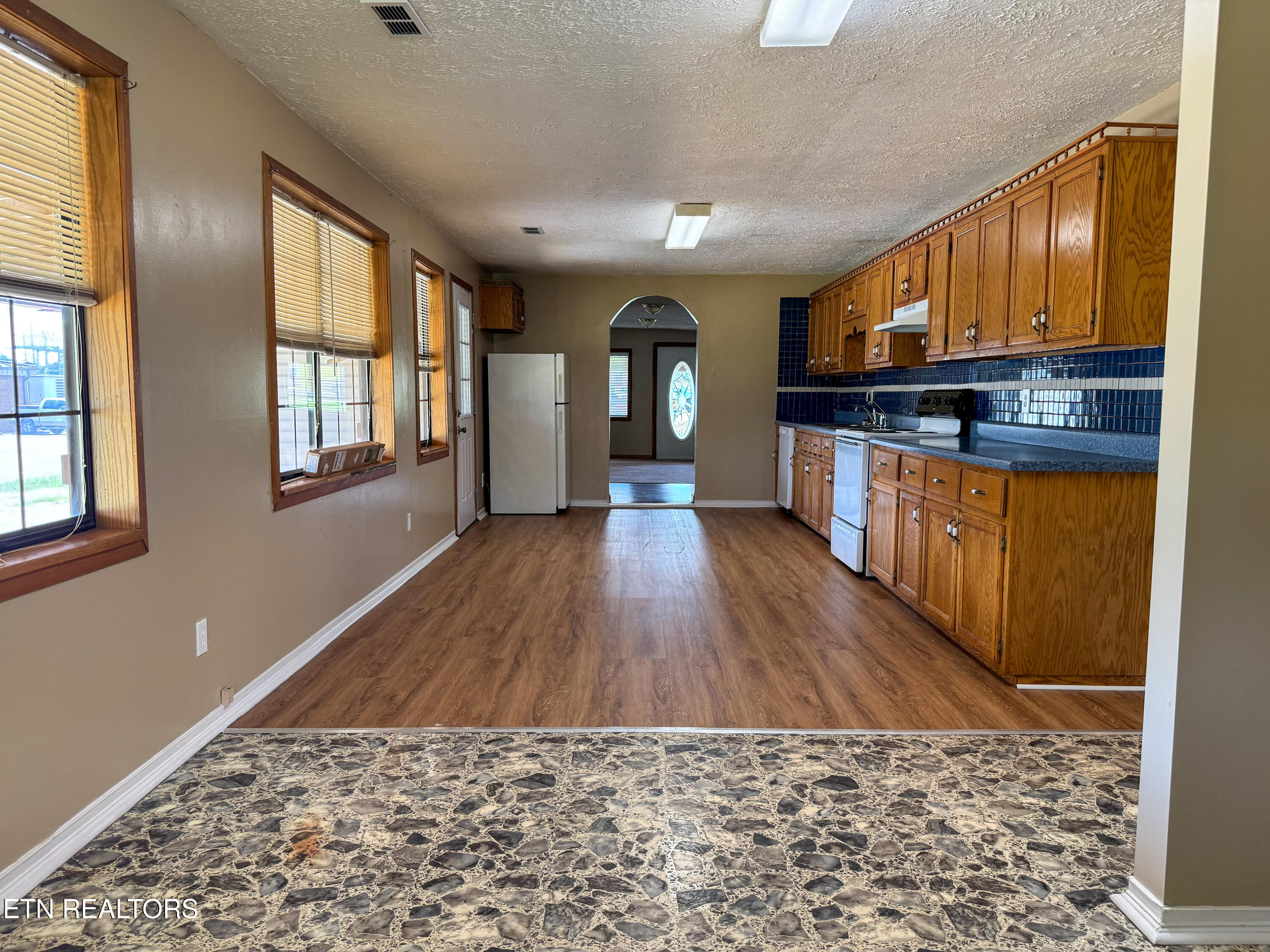 942 West 3rd Avenue Oneida, TN 37841 - Photo 12 of 32 IMG_8353