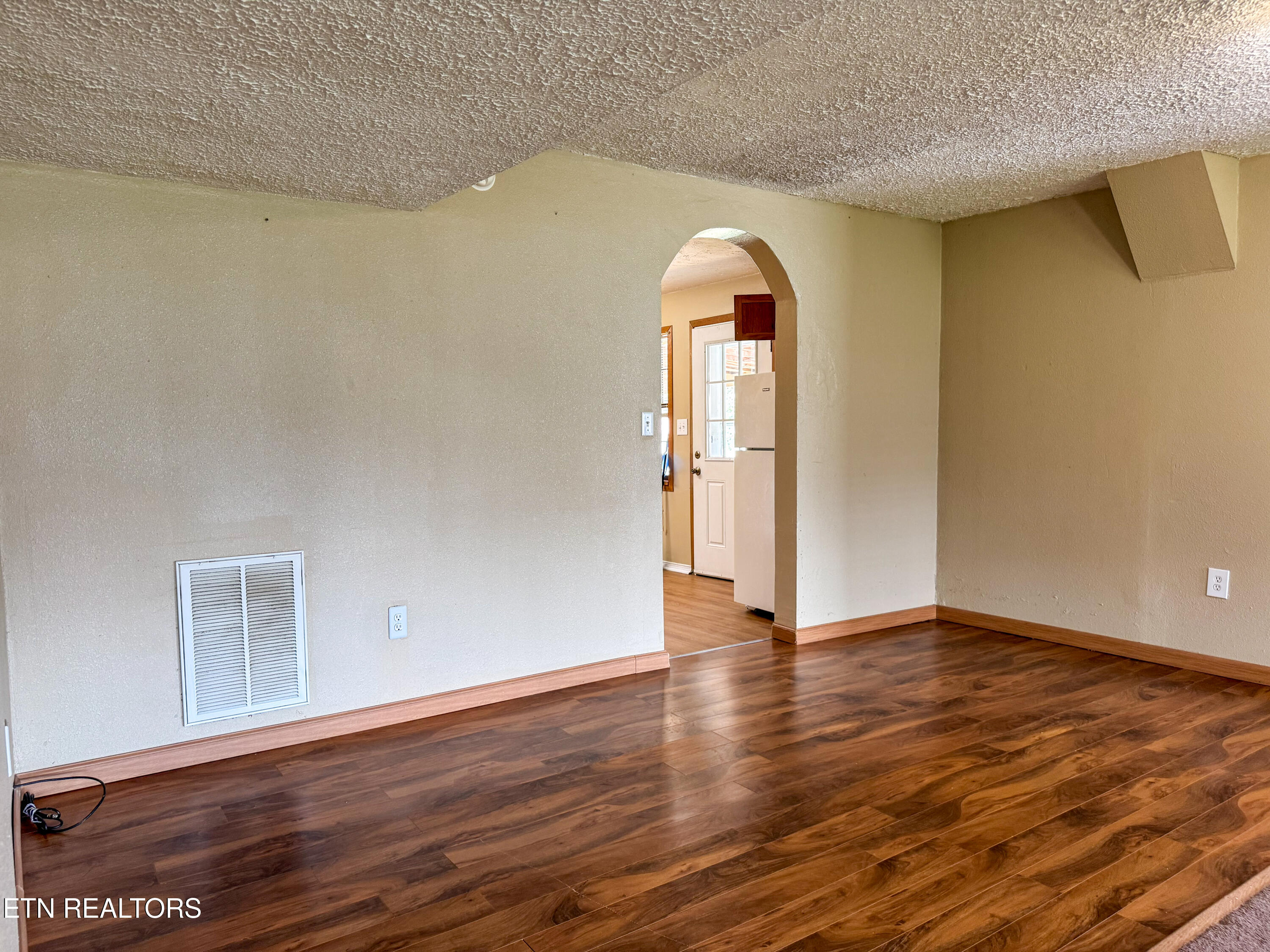 942 West 3rd Avenue Oneida, TN 37841 - Photo 13 of 32 IMG_8342