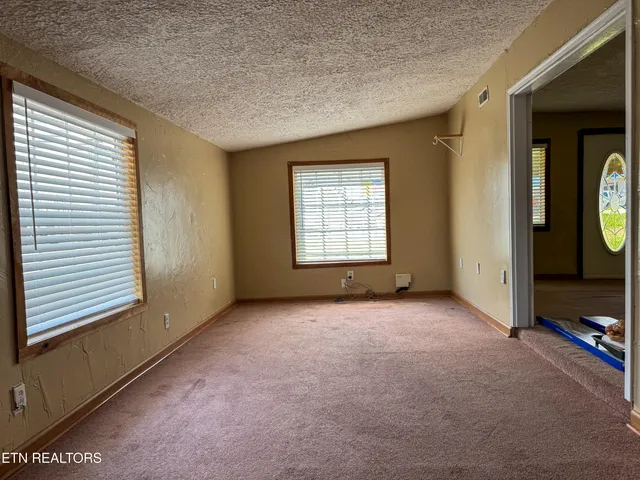 $218,000 | 942 West 3rd Avenue, Oneida, TN 37841