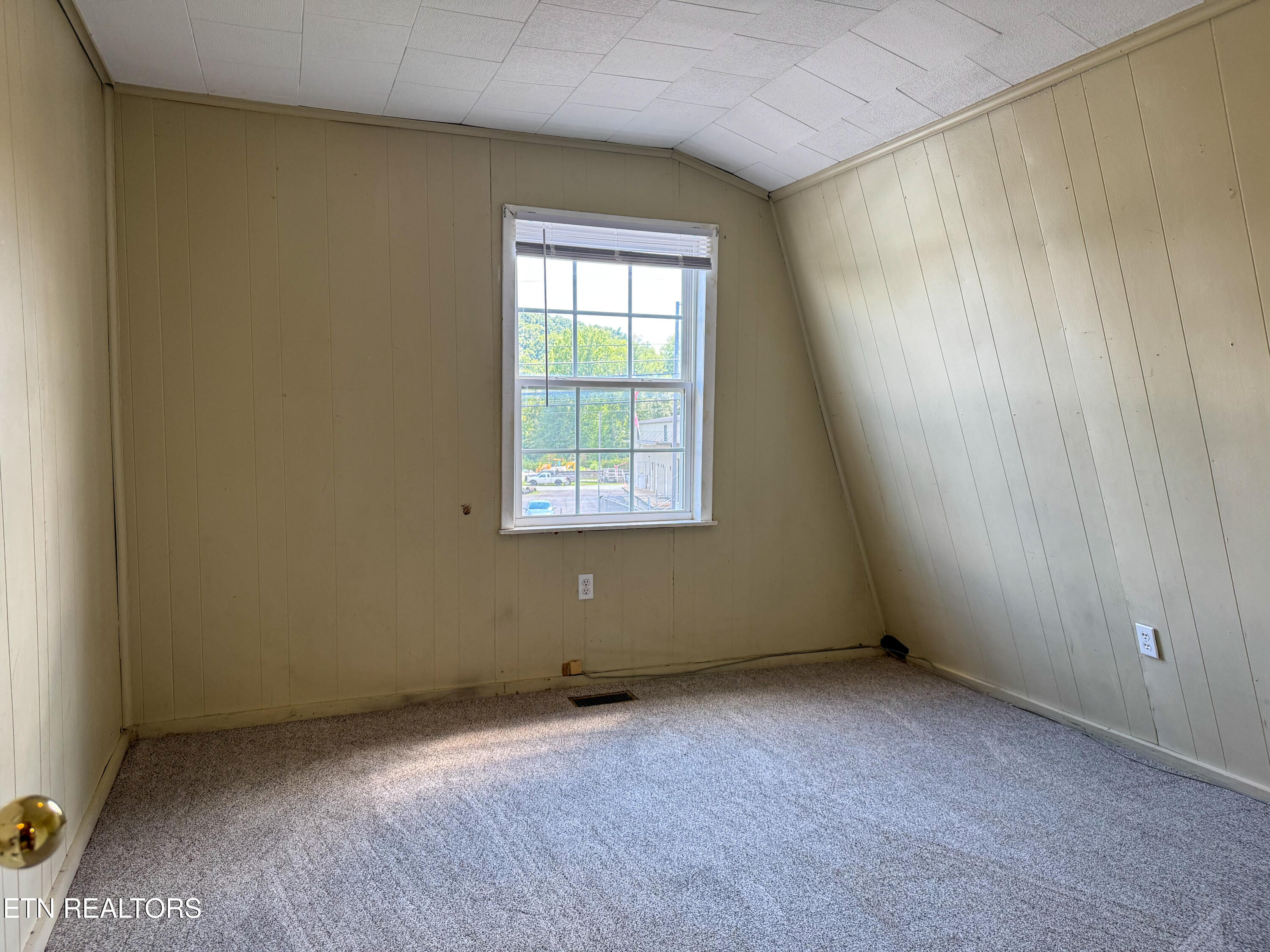 942 West 3rd Avenue Oneida, TN 37841 - Photo 31 of 32 IMG_8345