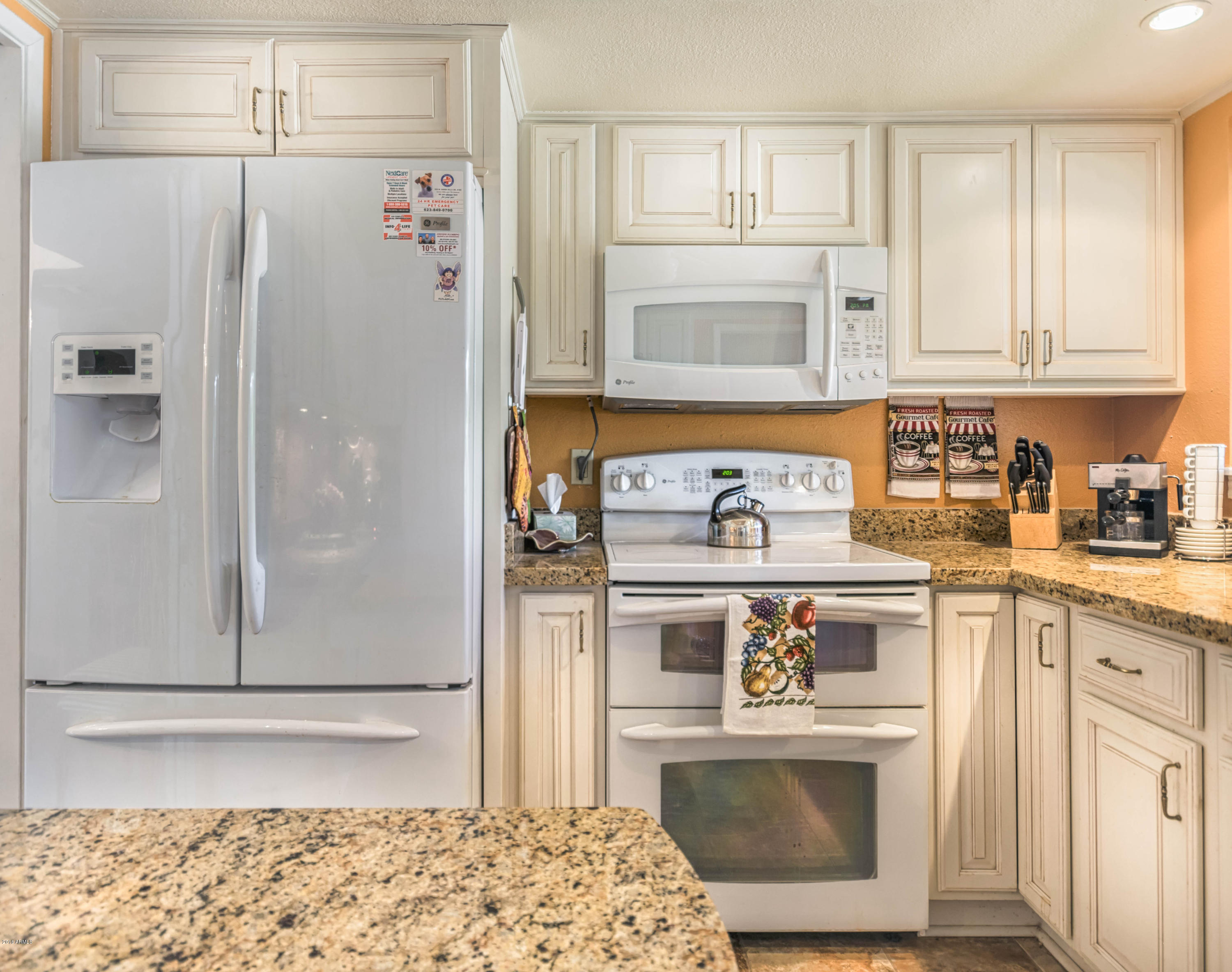 629 East Piping Rock Road Phoenix, AZ 85022 - Photo 8 of 20 Kitchen_3