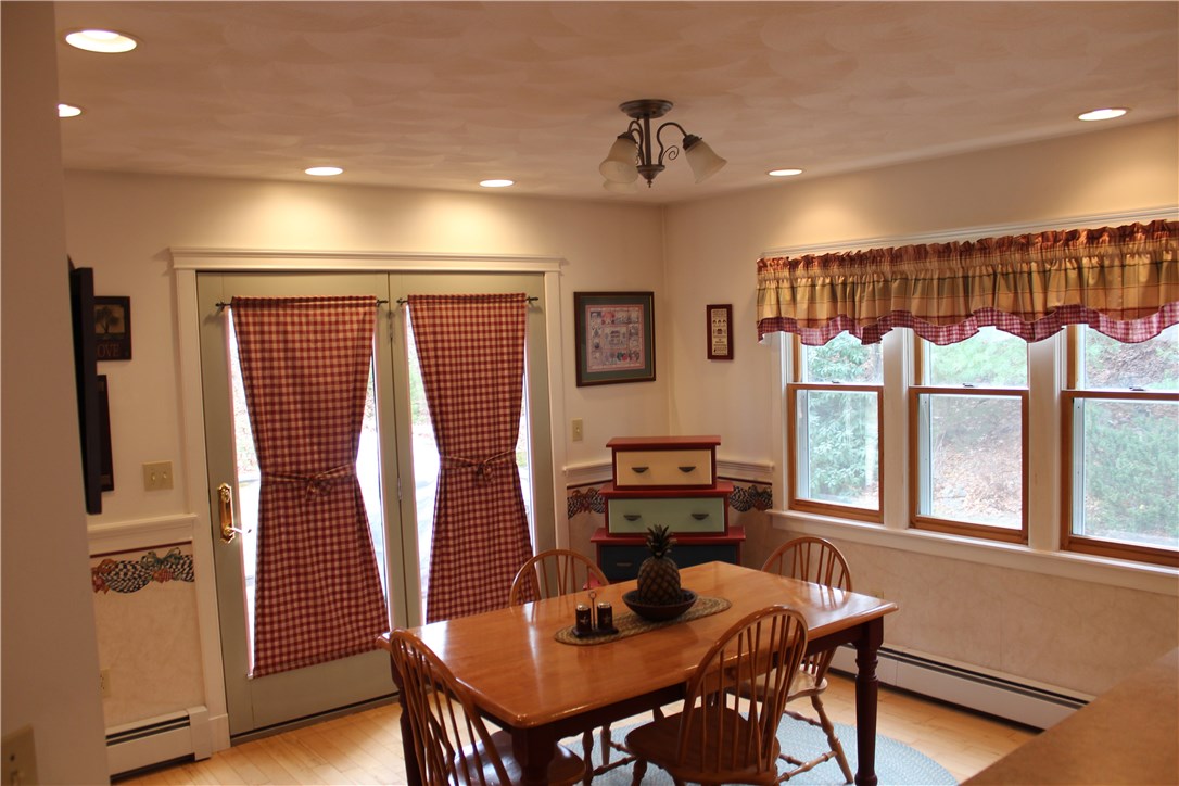 1454 Hill Farm Road Coventry, RI 02816 - Photo 21 of 40 DINING ROOM