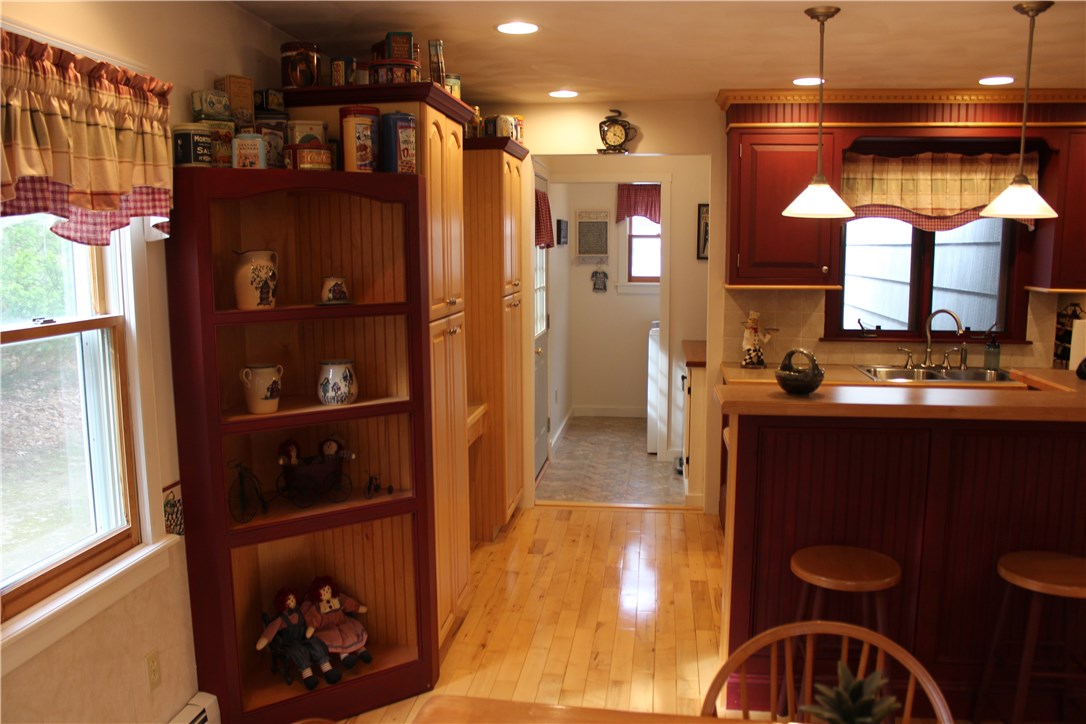 1454 Hill Farm Road Coventry, RI 02816 - Photo 22 of 40 CUSTOM BUILT-INS
