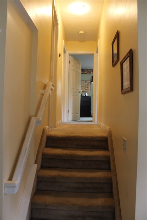 1454 Hill Farm Road Coventry, RI 02816 - Photo 25 of 40 HALLWAY