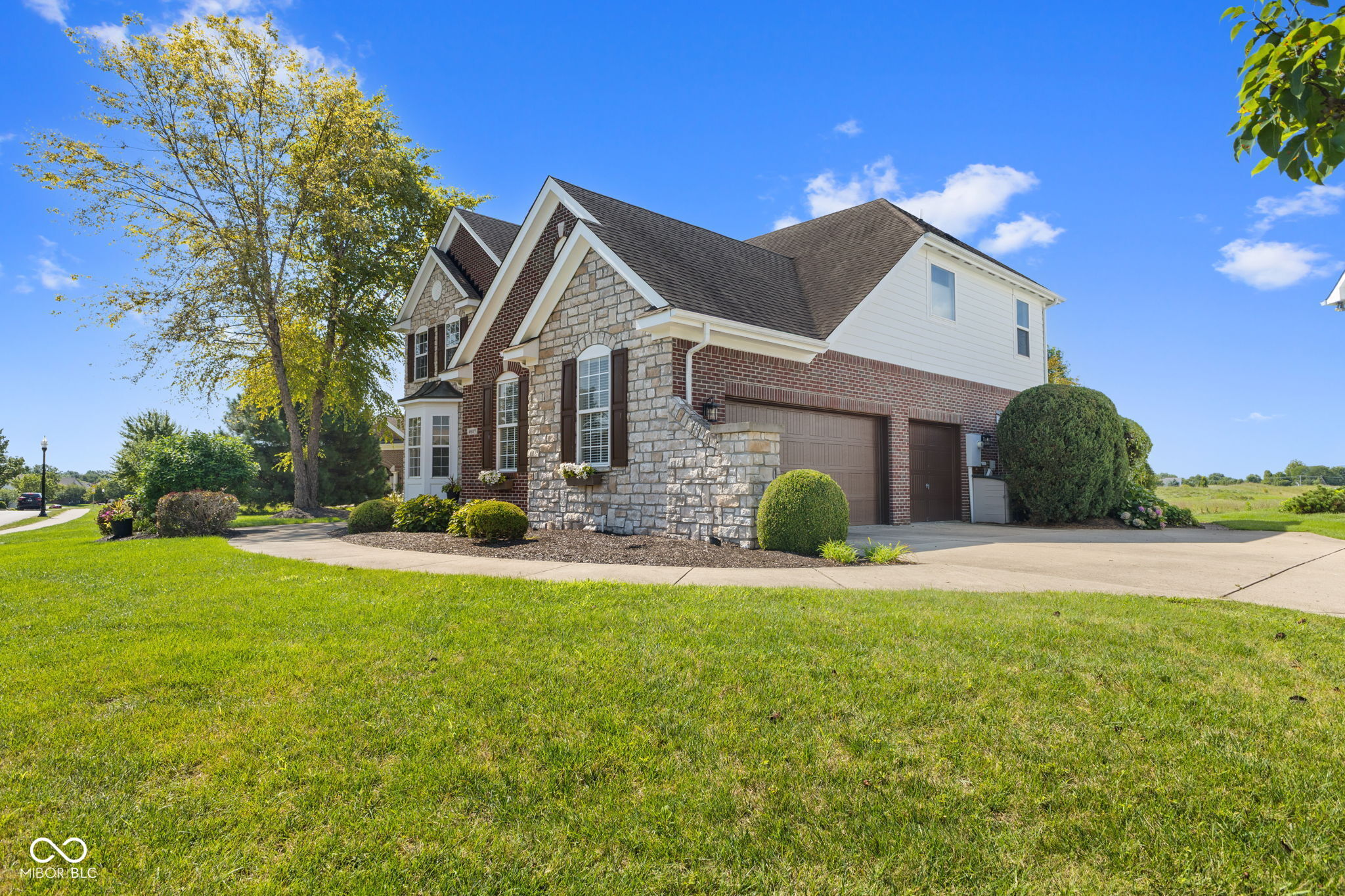 4637 Shadow Ridge Boulevard Greenwood, IN 46143 - Photo 3 of 59 Gallery Image 3