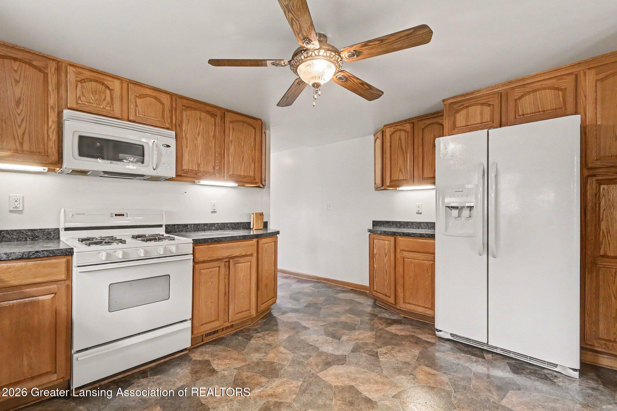 925 Clark Street Lansing, MI 48906 - Photo 11 of 27 011_file_4286