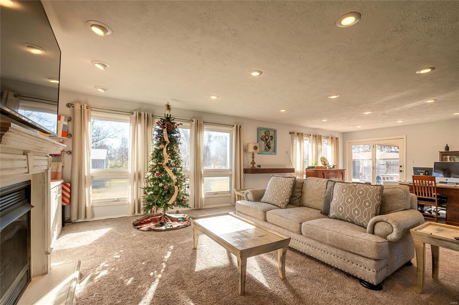 203 Prairie Road Carterville, IL 62918 - Photo 4 of 35 Gallery Image 4