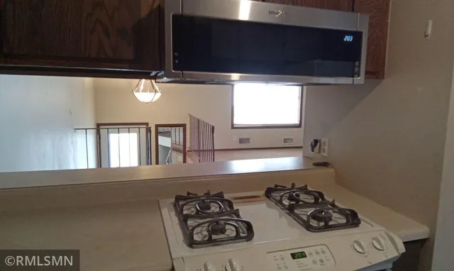 $1,950 | 2323 West Territorial Road, St. Paul, MN 55114