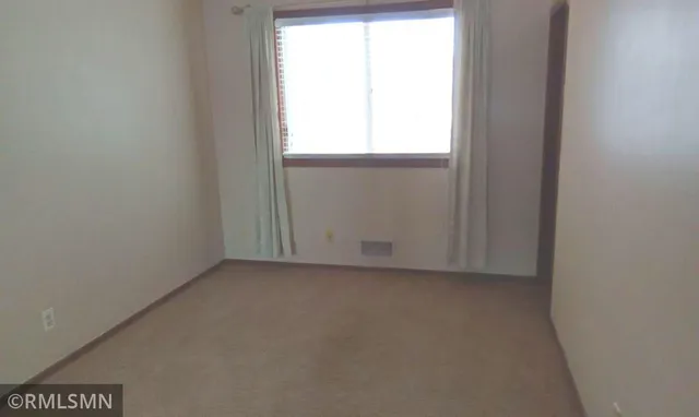 $1,950 | 2323 West Territorial Road, St. Paul, MN 55114