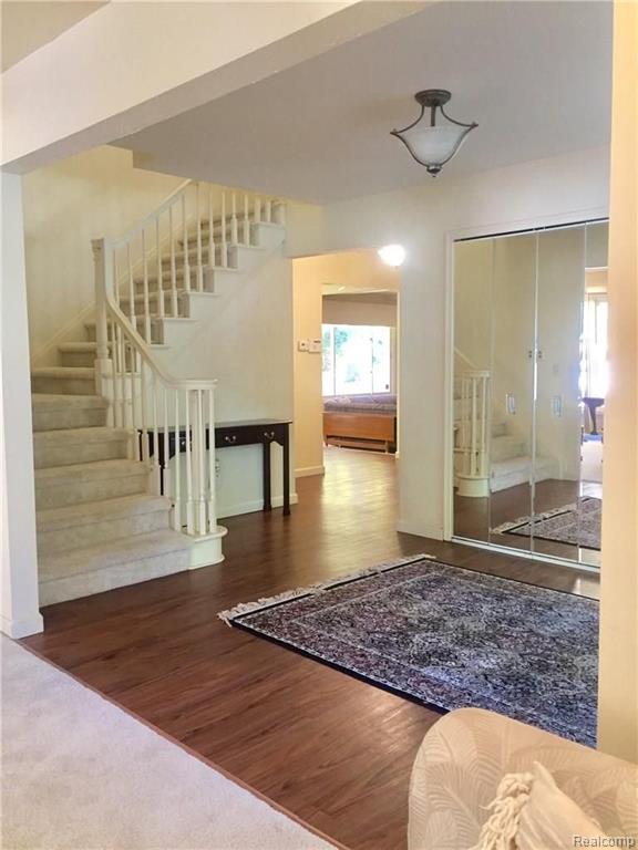 30618 High Valley Road Farmington Hills, MI 48331 - Photo 4 of 46