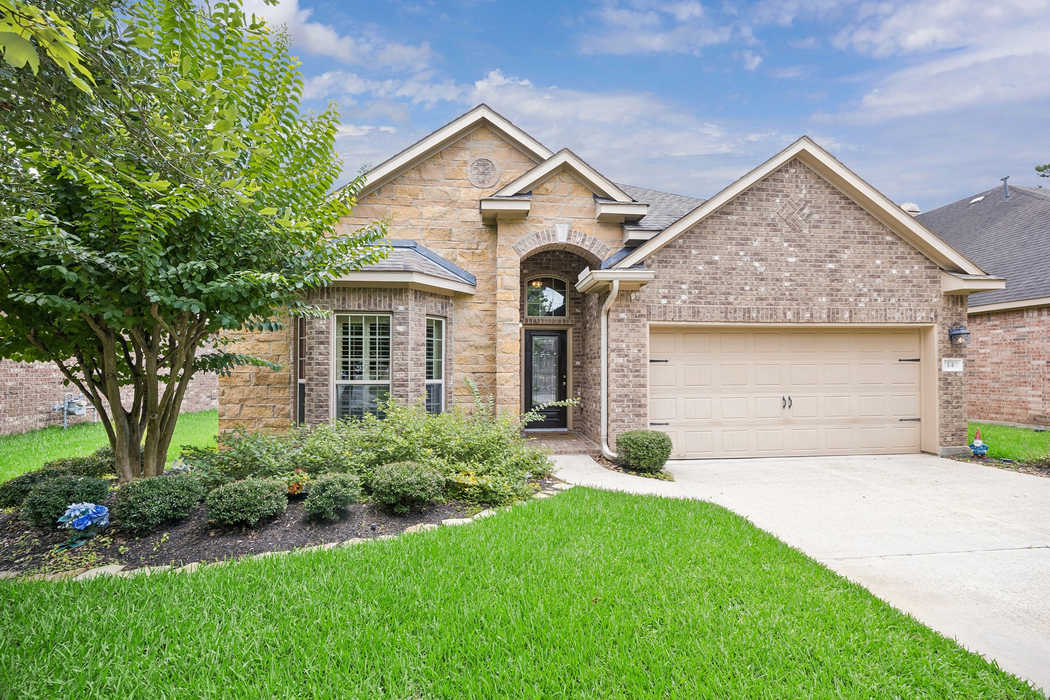 14 Tallgrass Way Spring, TX 77389 - Photo 2 of 31
