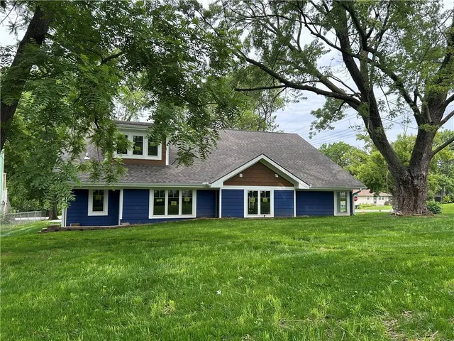$439,000 | 920 North 14th Street, Leavenworth, KS 66048