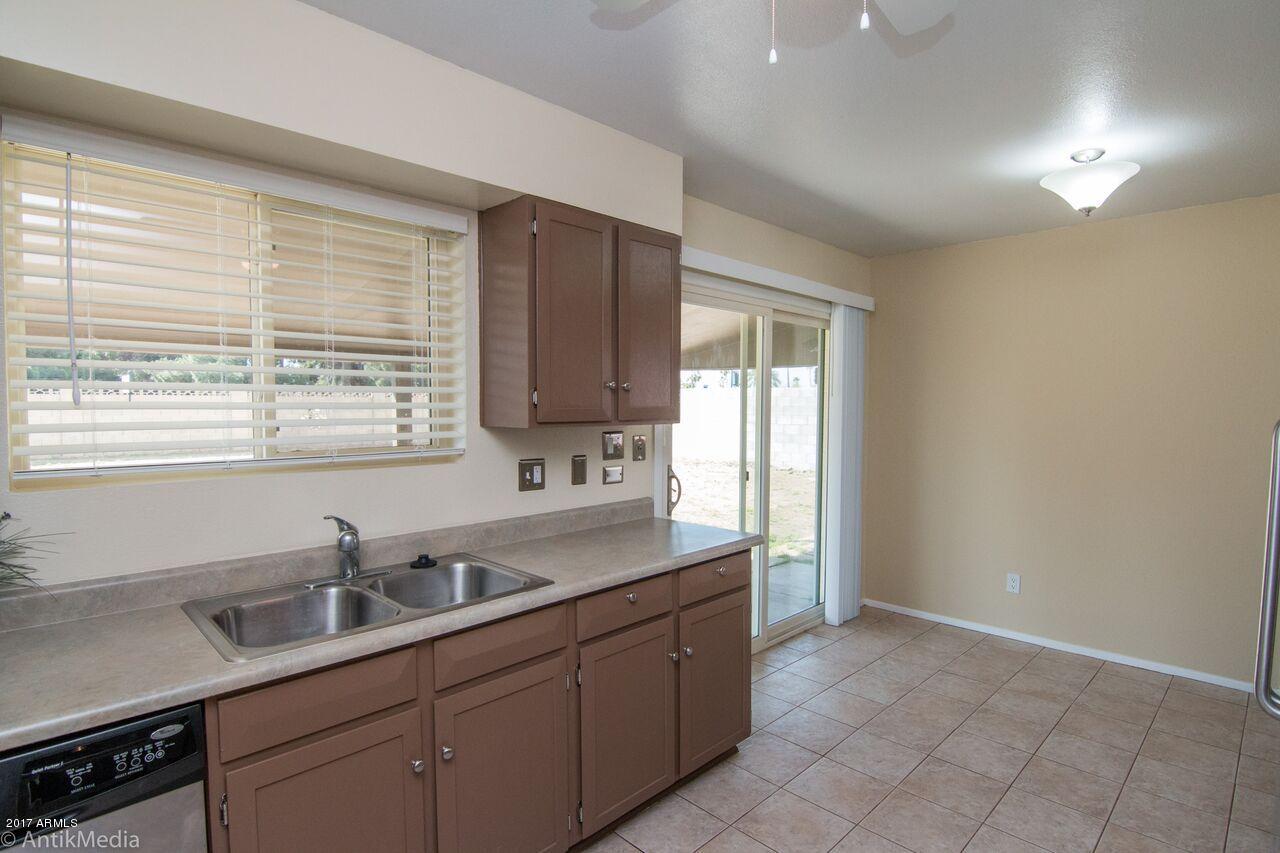 3843 West Wethersfield Road Phoenix, AZ 85029 - Photo 14 of 28 Eat In Dining 2