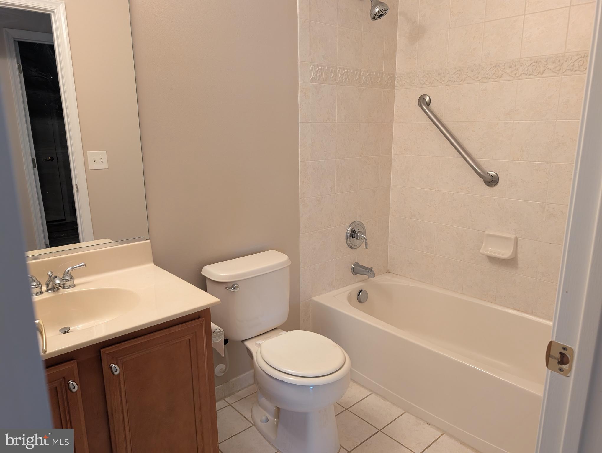 302 Gosling Way Glassboro, NJ 08028 - Photo 12 of 13 a bathroom with a toilet a sink and bathtub