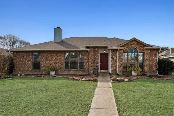 $2,350 | 7214 Aberdeen Drive, Rowlett, TX 75089