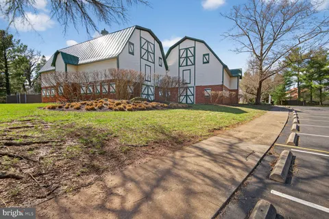 $825,000 | 2790 Mansway Drive, Herndon, VA 20171