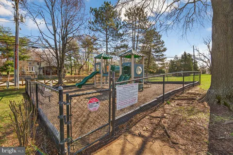 $825,000 | 2790 Mansway Drive, Herndon, VA 20171