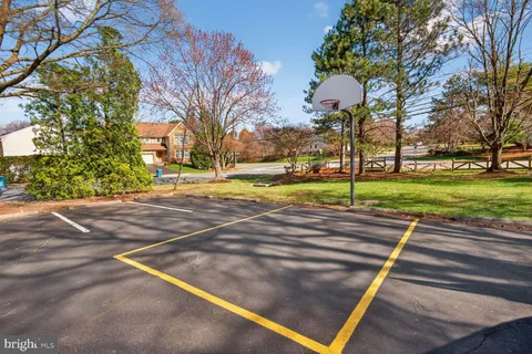 $825,000 | 2790 Mansway Drive, Herndon, VA 20171