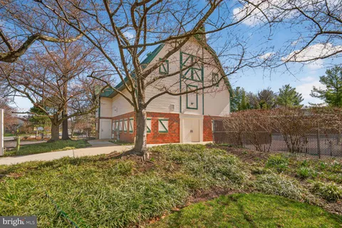 $825,000 | 2790 Mansway Drive, Herndon, VA 20171