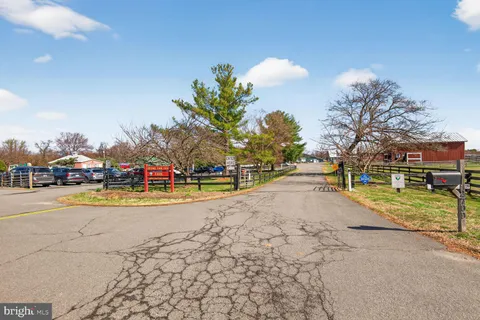 $825,000 | 2790 Mansway Drive, Herndon, VA 20171