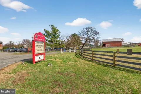 $825,000 | 2790 Mansway Drive, Herndon, VA 20171