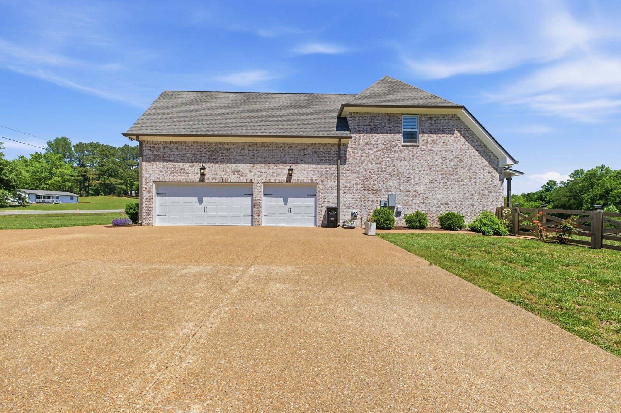 17845 Highway 76 East Springfield, TN 37172 - Photo 43 of 55 a front view of a house with a yard