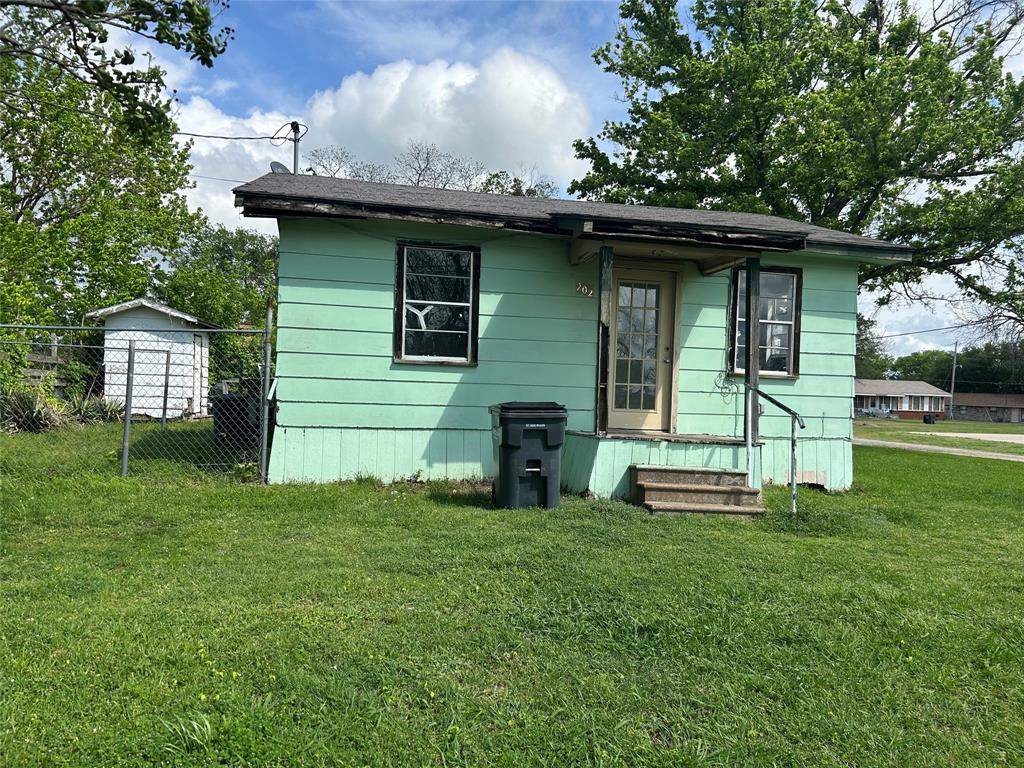 202 North 1st Street Point, TX 75472 - Photo 6 of 6