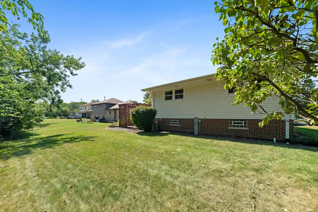 a view of a back yard of the house