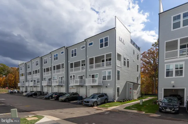 $699,990 | 45205 Drowes Terrace, Sterling, VA 20166