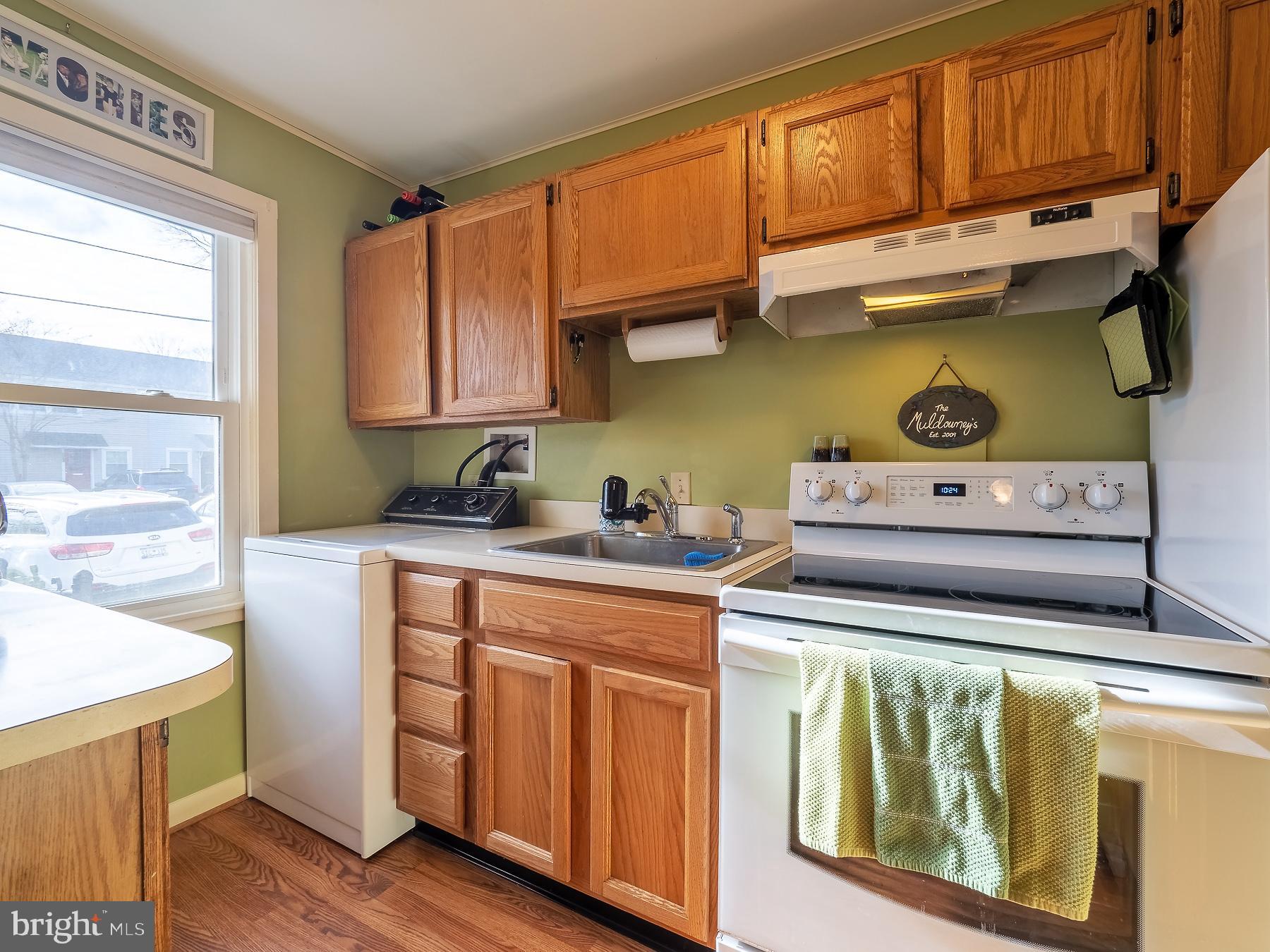 55 Ridge Road, Unit M Greenbelt, MD 20770 - Photo 7 of 32 Lots of smart kitchen storage, newer stove.