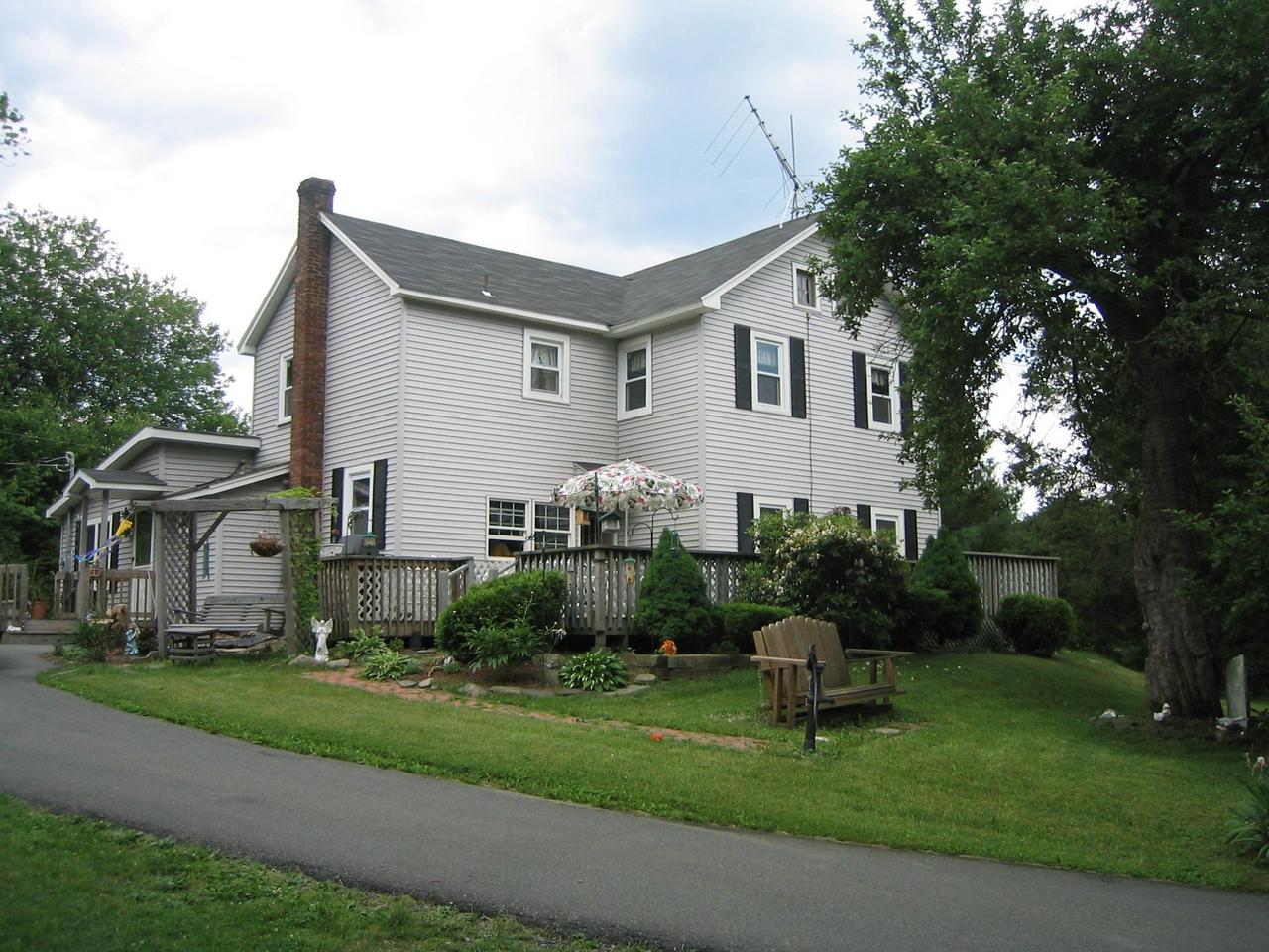 1692 Merry Hill Road Mount Pocono, PA 18344 - Photo 2 of 7 Back