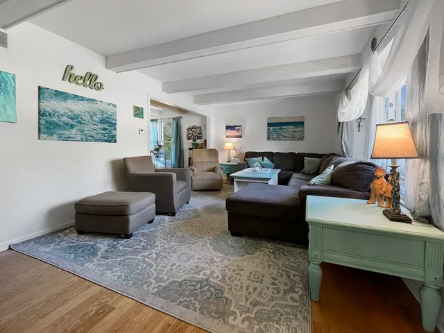 $525,000 | 323 West Golf Road, Libertyville, IL 60048