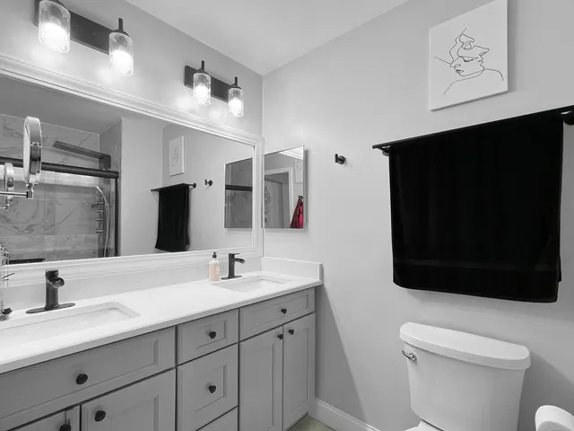 $525,000 | 323 West Golf Road, Libertyville, IL 60048