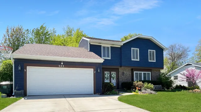 $525,000 | 323 West Golf Road, Libertyville, IL 60048