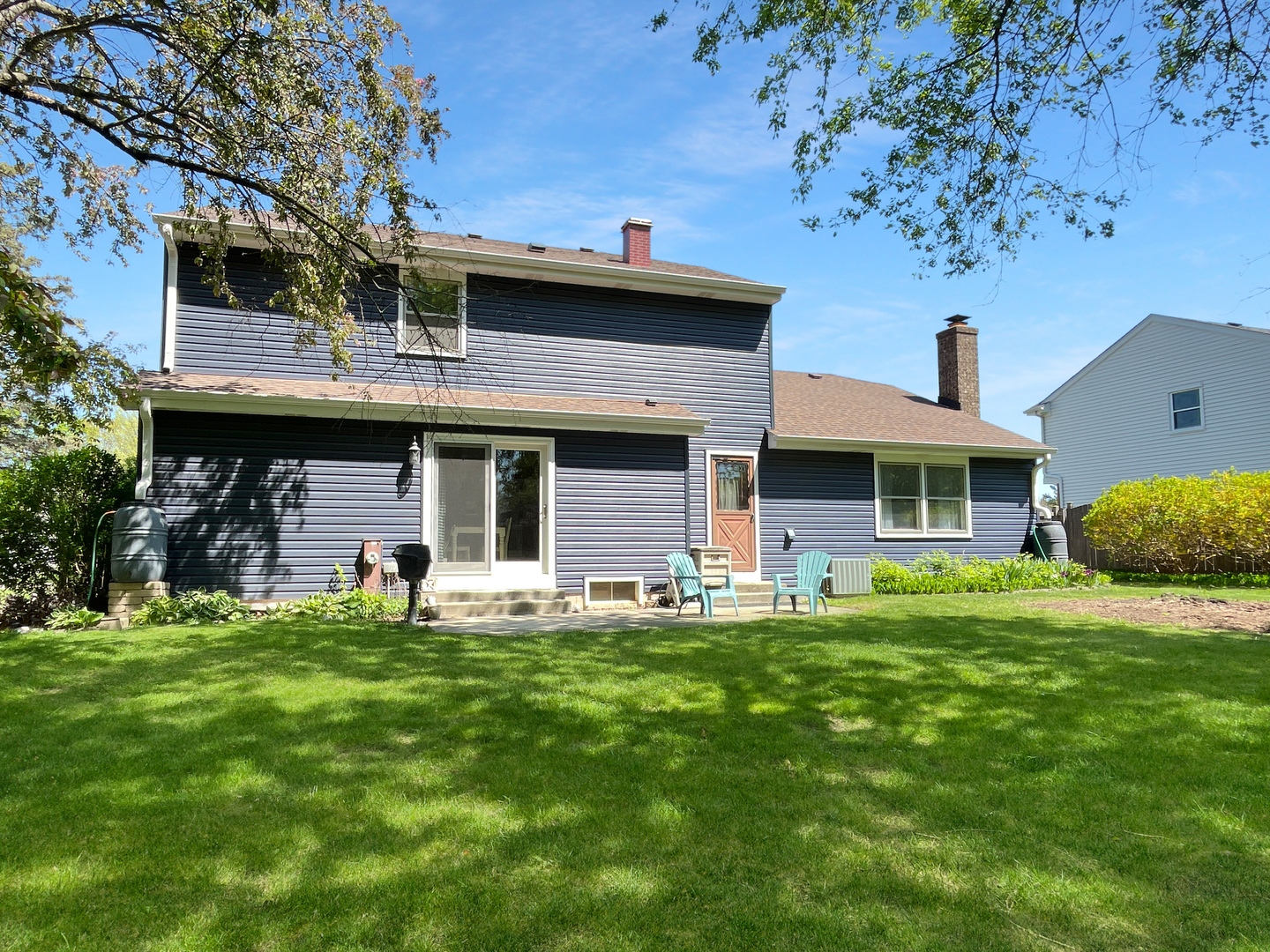 323 West Golf Road Libertyville, IL 60048 - Photo 10 of 10 a front view of a house with a garden and trees