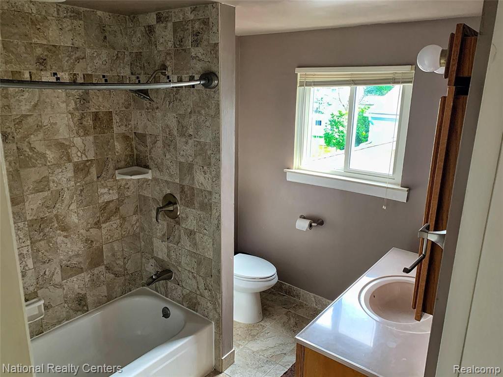 42252 Barchester Road Canton, MI 48187 - Photo 33 of 47