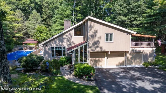 $1,149,000 | 68 Tall Oaks Drive, Kingston, NY 12401