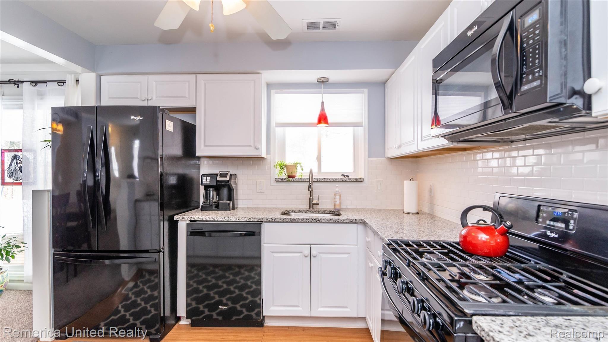 23800 Meadowbrook Road Novi, MI 48375 - Photo 10 of 33 Kitchen .