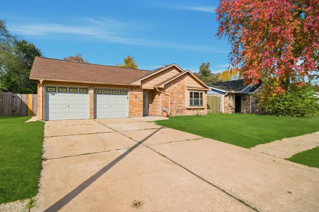 a view of house with a yard