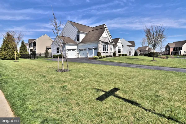 $835,000 | 1071 Valley Crossing Drive, Lititz, PA 17543