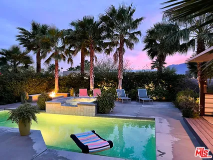 a view of an outdoor space