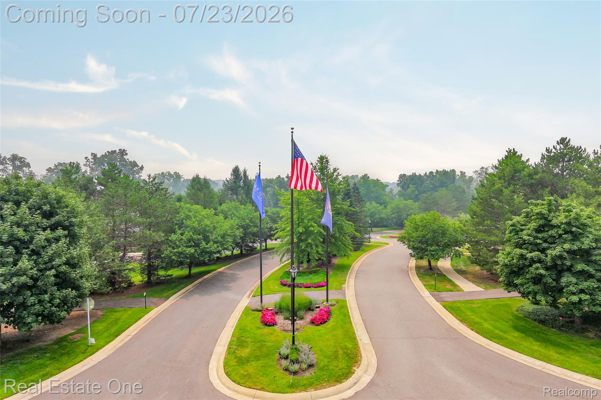 3570 Tremonte Circle, Unit 282 Rochester, MI 48306 - Photo 7 of 44 Highly desired, eye-pleasing Oakmonte at Silvercreek Community entrance