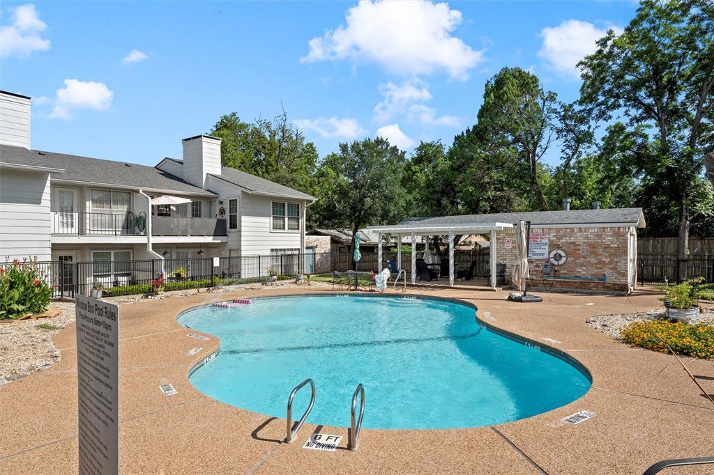 2905 Lake Shore Drive, Unit 204 Waco, TX 76708 - Photo 31 of 32 Pool
